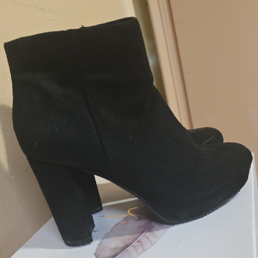 Elegant Black Suede Ankle Boots